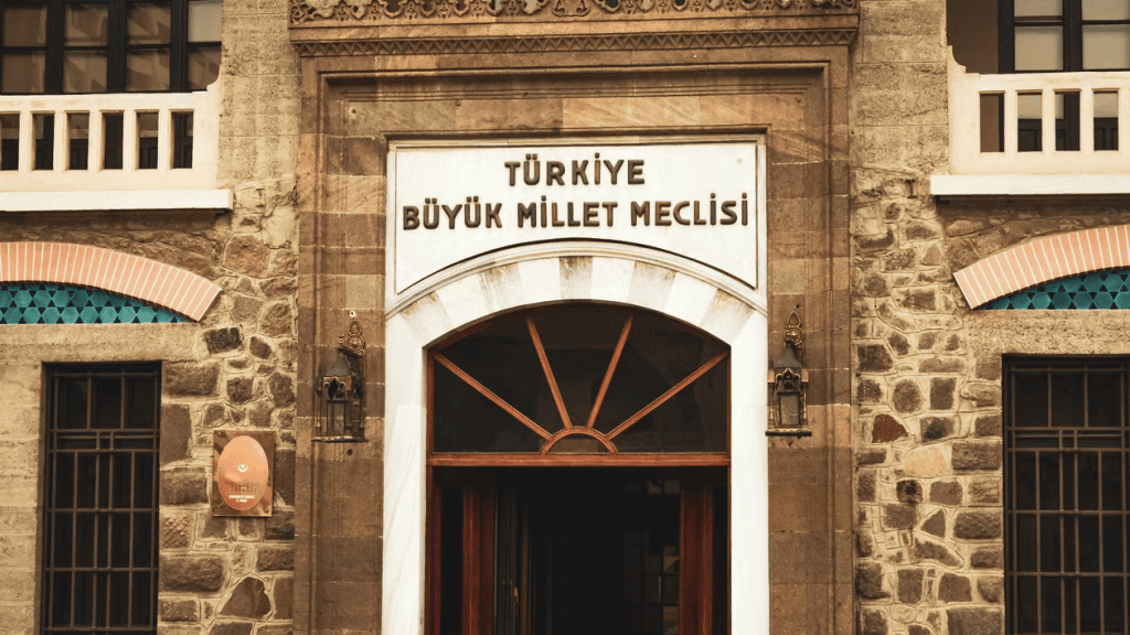 安卡拉 Türkiye Büyük Millet Meclisi 入口前視圖