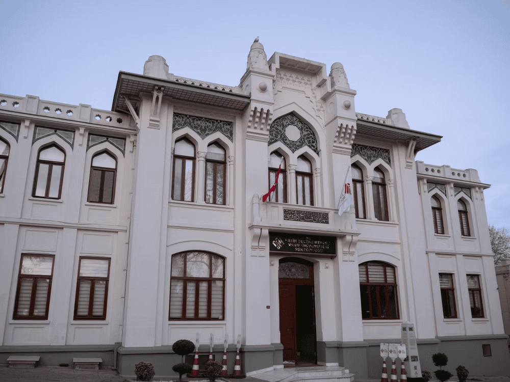 法蒂赫蘇丹梅赫邁特基金會大學（Fatih Sultan Mehmet Vakıf Üniversitesi, 簡稱 FSMVÜ）位於伊斯坦堡的校區建築。